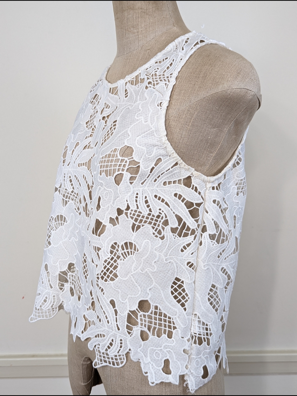 White Lace Shell Tank Top - Picture 2 of 9